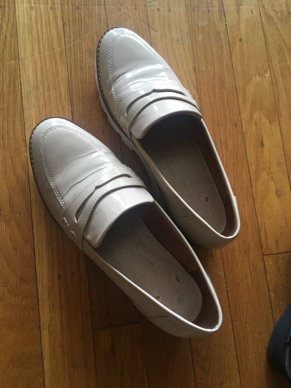 Classy Vionic Patent Eggshell Platform Penny Loafers, Foam Soles, Sz. 8